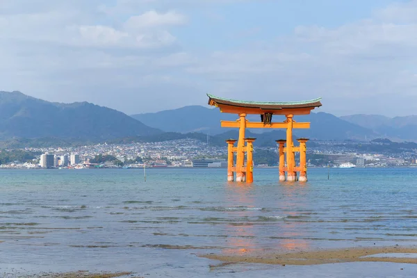 Itsukushima με το μπλε του ουρανού — Φωτογραφία Αρχείου