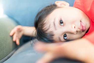 Şirin küçük kız.