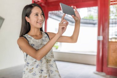 kadın alarak fotoğraf ile hareket eden telefon