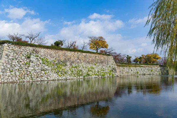 Castillo tradicional de Himeji con cielo azul — Foto de Stock