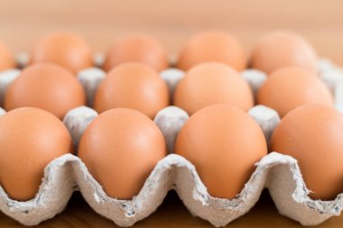 Kağıt paketi yumurta