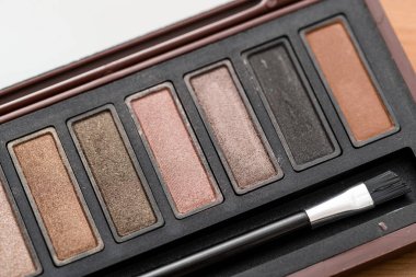 kahverengi göz farı 