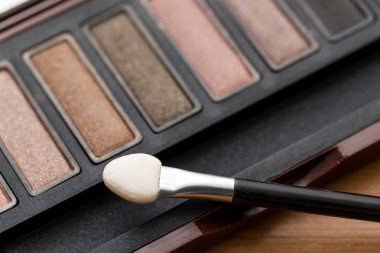 kahverengi göz farı 