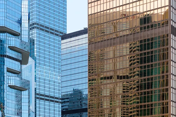 Edificio de oficinas en la ciudad —  Fotos de Stock