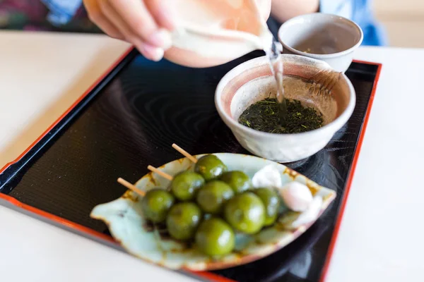 Mochi chá verde no restaurante japonês — Fotografia de Stock