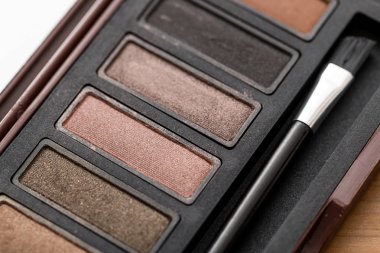 kahverengi göz farı 