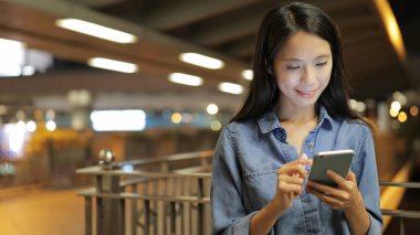 Akıllı şehir kadın manifatura