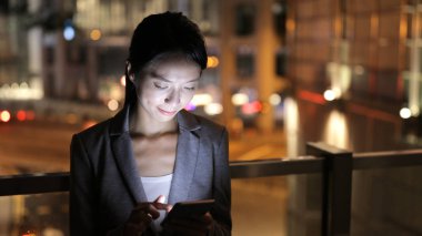 Cep telefonuyla geceleri işkadını 