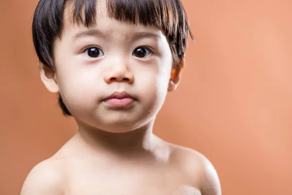 Азиатский голый ребёнок — стоковое фото