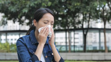 Hasta ve giyen kadın duygu maskesi