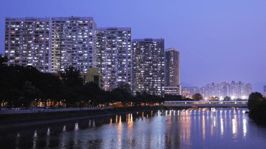 Hong Kong toplu konut binalar gece 