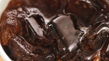 Alkolsüz içecek kola 