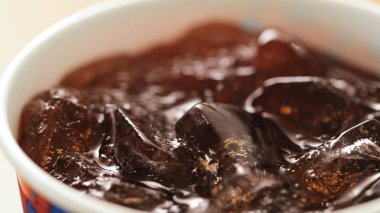 Alkolsüz içecek kola 