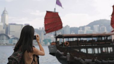 Kadın alarak resmi cep telefonu için 