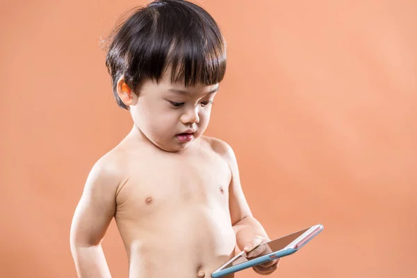 Aisan boy looking at cellphone — Stock Photo, Image