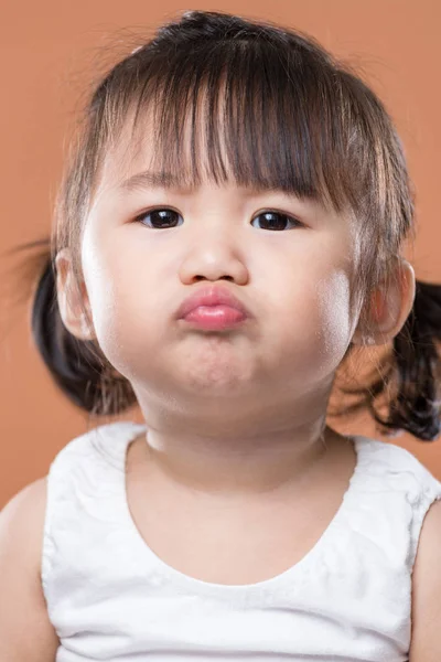 Gadis Kecil Mencium — Stok Foto