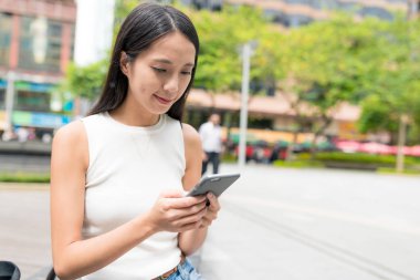 kadın SMS gönderme 