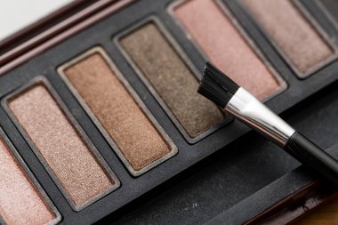 Kahverengi palette göz farı 