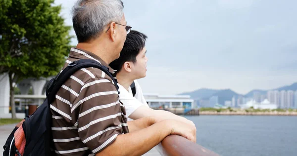 Father Son Talking Sea Side — Stock Photo, Image