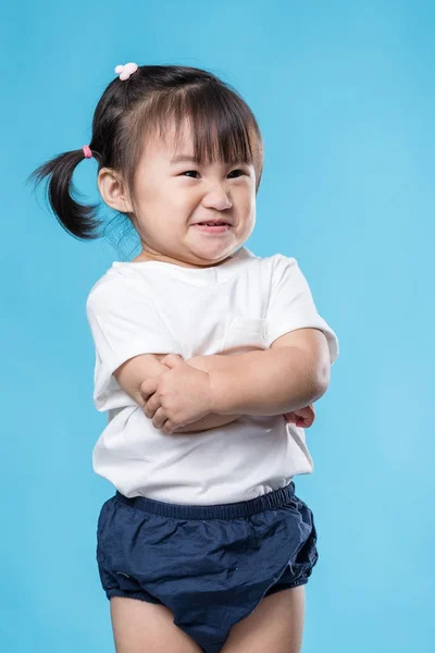 Funny Baby Flicka Arm Korsade — Stockfoto