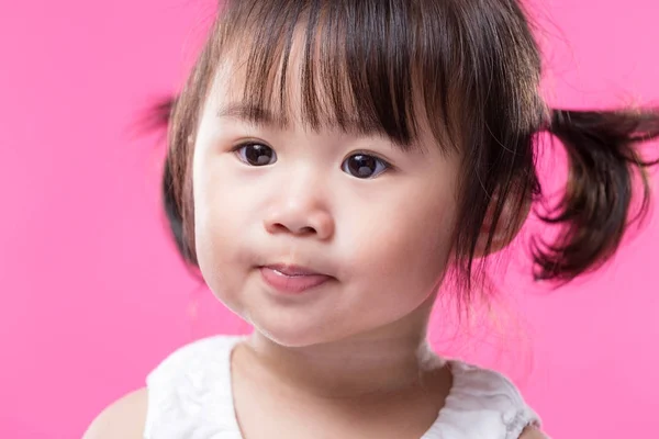 Entzückendes Baby Mädchen Über Rosa Hintergrund — Stockfoto