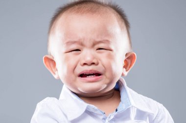 Bebek ağlıyor.