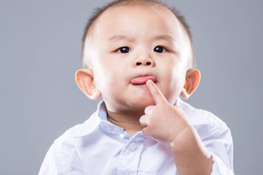 gülen bebek çocuk portresi