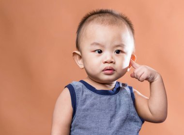 Çinli bebek çocuk parmak dokunmatik kulak