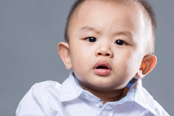 Jonge Kleine Baby Jongen Portret — Stockfoto