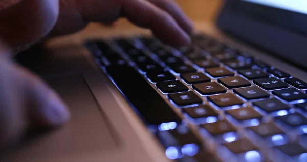 Girl working on notebook computer — Stock Photo, Image