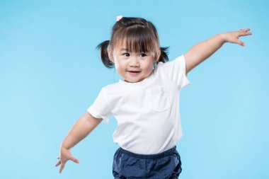 Bebek kız açık eller