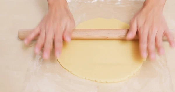 Toczenia Ciasto Dokonywanie Ciasteczka Domu — Zdjęcie stockowe