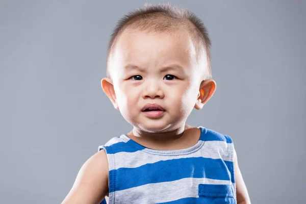 Babyjongen Met Oog Frown — Stockfoto