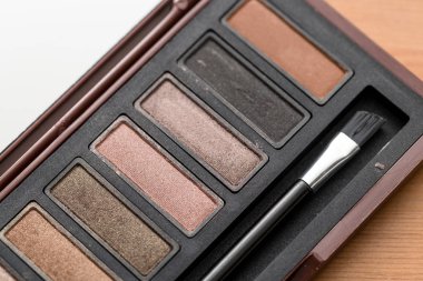 Kahverengi palette göz farı 