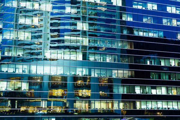 Kontorsbyggnad Fasaden Natten — Stockfoto