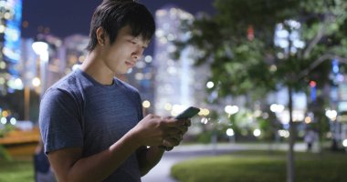 Asya adam cep telefonunuzun SMS gönderme 