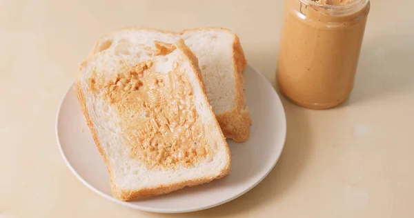 Робить Бутерброд Арахісовим Маслом — стокове фото