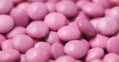 Pembe çikolata fasulye yığını