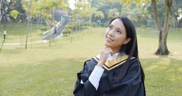 Glücklich Asiatische Frau Abschluss — Stockfoto