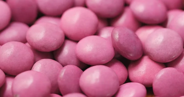 Купка Рожевих Шоколадних Бобів — стокове фото