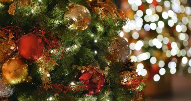 Noel ağacı süslemesi kapat