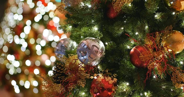 Χριστουγεννιάτικο Δέντρο Διακοσμημένο Παιχνίδια Νέο Έτος — Φωτογραφία Αρχείου