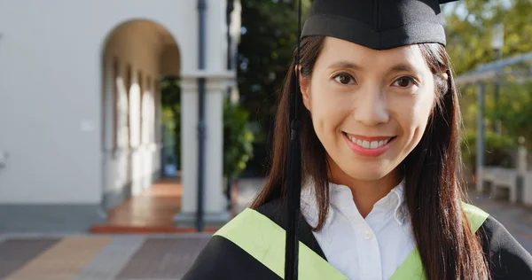 Feliz Estudiante Graduado Chica —  Fotos de Stock