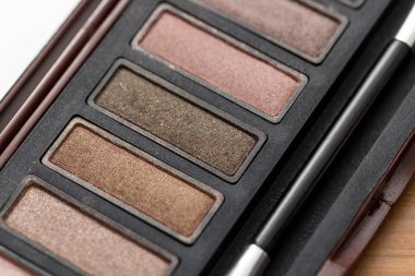 Kahverengi palette göz farı 