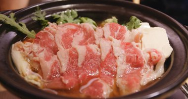 Japon sukiyaki yahnisi.