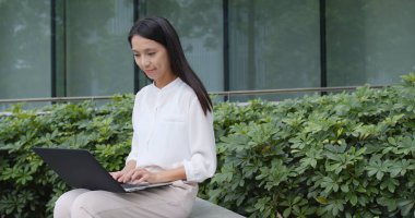 Asya işkadını defter üzerinde çalışma