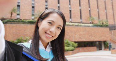 Kadın mezuniyet günü video çağrısı yapma veya paylaşma 