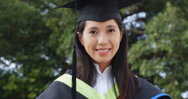 Genç kadın olsun mezuniyet 