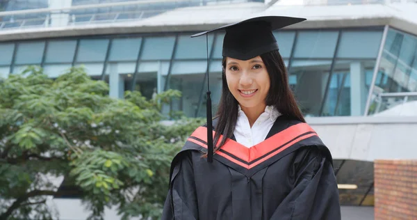 Kvinna Tog Examen Från University — Stockfoto
