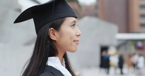 Young Asian Woman Graduation University Campus — Stock Photo, Image
